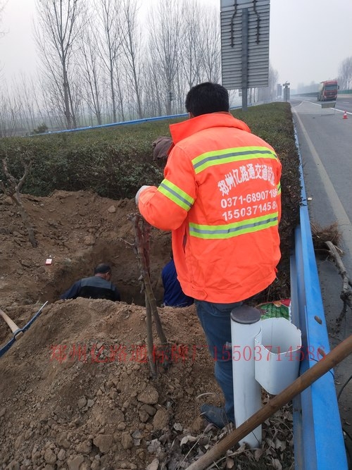 绥化绥化高速公路标志牌基础施工案例
